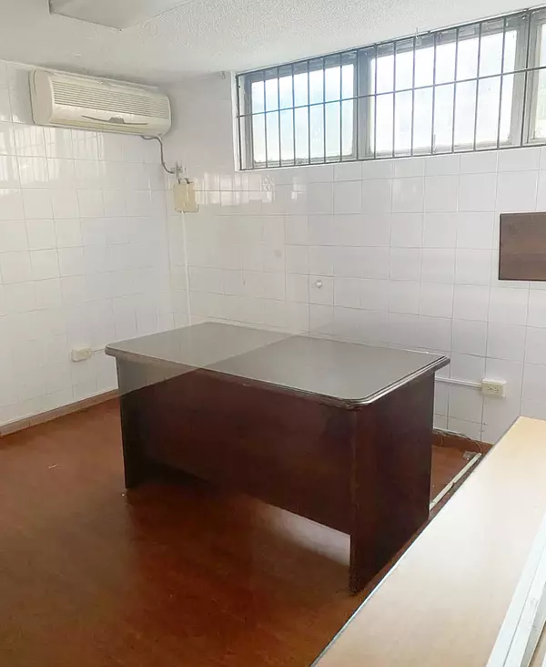 oficinas y locales comerciales - Local en primer nivel  8