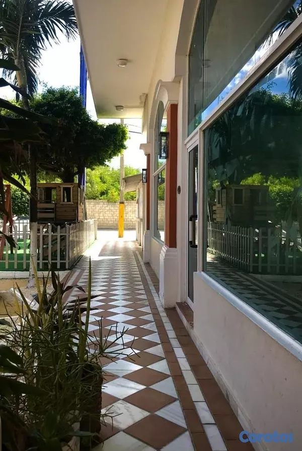oficinas y locales comerciales - Espacio Comercial Premium-130m2 en Alquiler en el Corazón de Bávaro 2