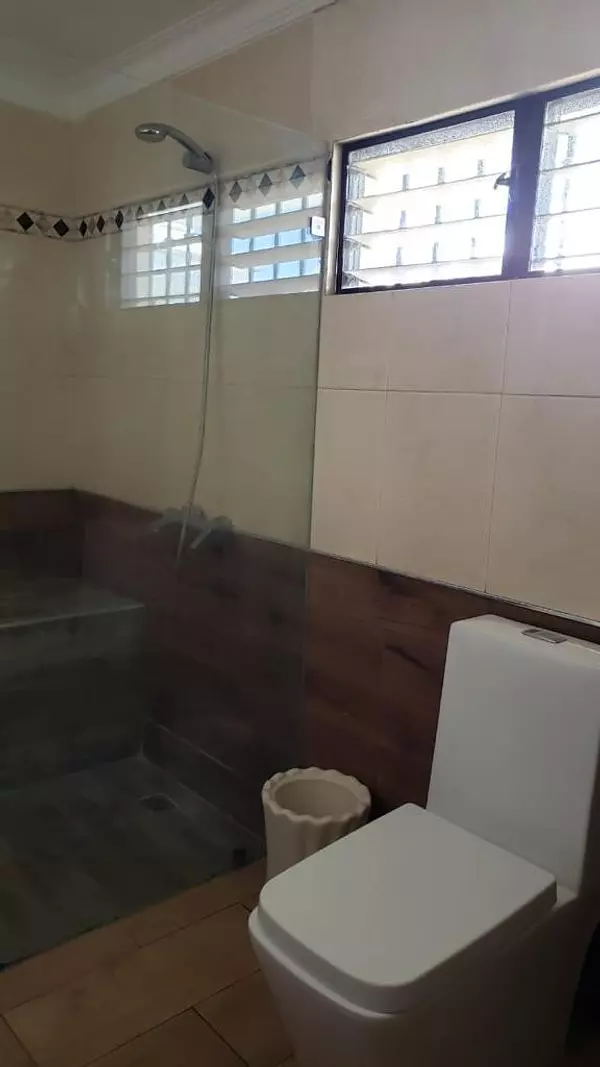 casas - Vendo casa en las Praderas 250 metros de Solar 
Construcción 250 más terraza 25  8