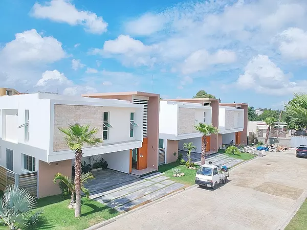 casas - Casa de venta en Los Llanos de Gurabo 5