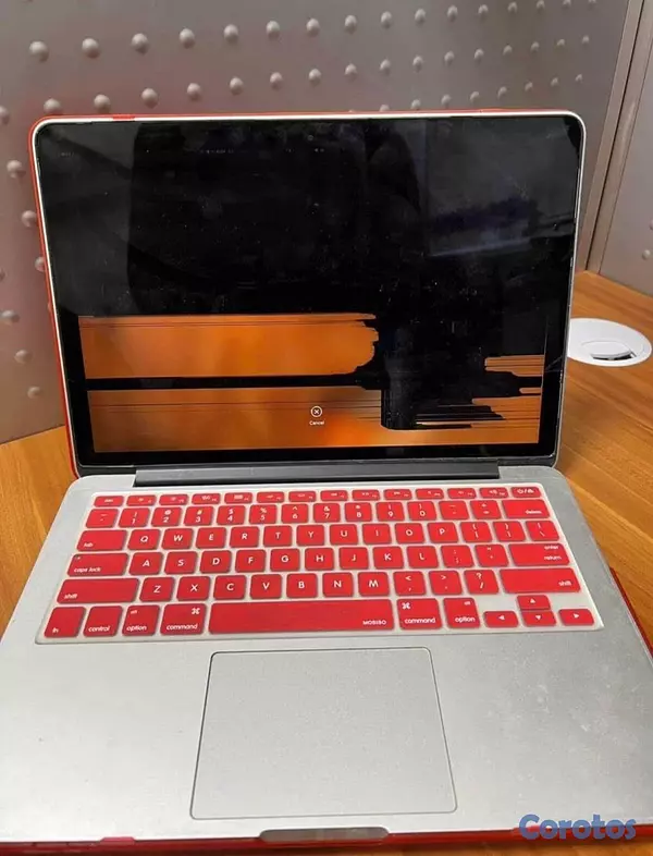 computadoras y laptops - vendo mi lapto con un detalle en la pantalla 8,500 10