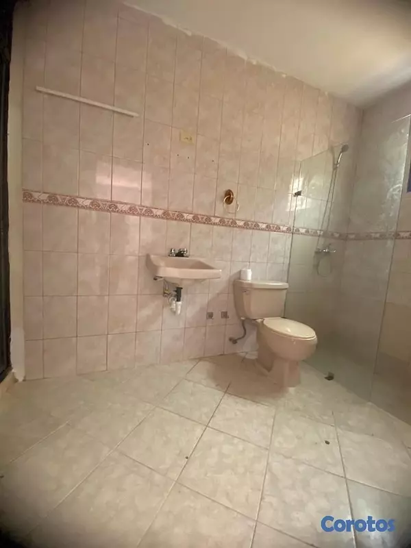 casas - venta de casa de 2 niveles separados en lucerna Santo Domingo este 6