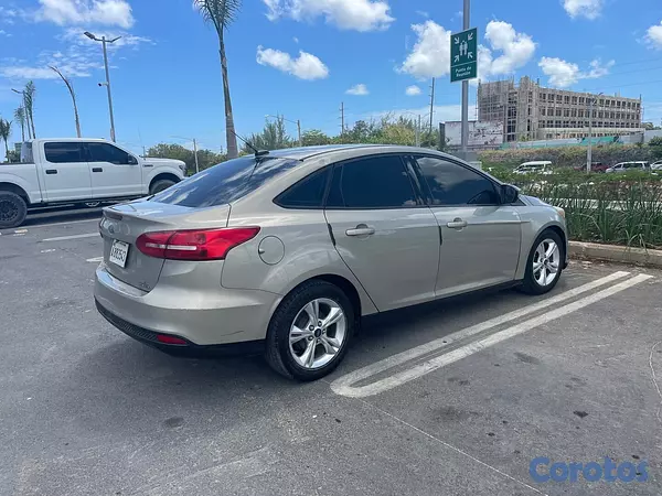carros - Ford Focus en buena condition 4