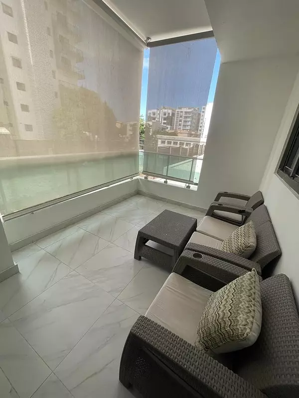 apartamentos - Apartamento en Evaristo Morales, 2do piso de 176.14 Mts 
 3 Hab 
USD: 280,000 2