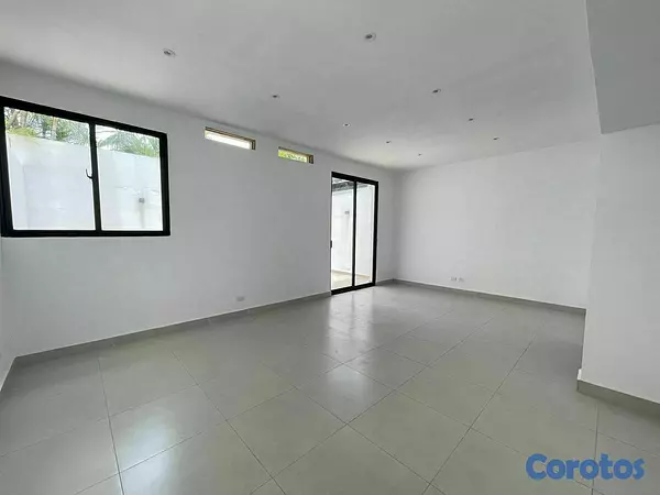 oficinas y locales comerciales - Local comercial 1er nivel con 5 amplias oficina  7