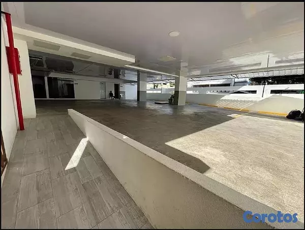 apartamentos - venta de penthouse de 3 niveles de 397mts en Evaristo morales Distrito Nacional  2