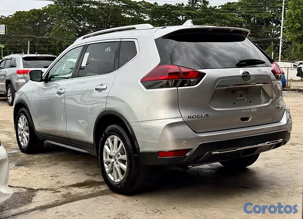 jeepetas y camionetas - Nissan Rogue 2020 SV AWD 4