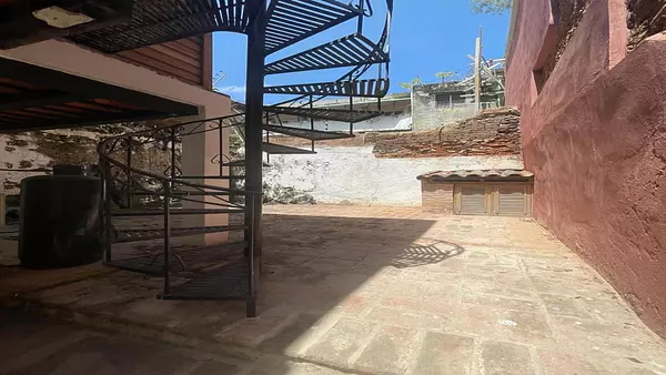 casas - Casa en Alquiler en ZONA COLONIAL 9