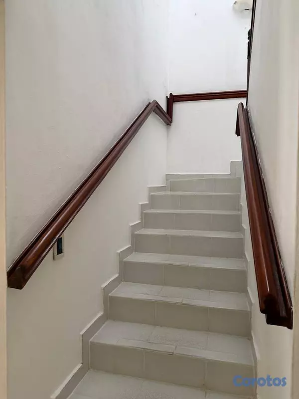 casas - Casa duplex de 3 habitaciones en venta en Urb. Rea 8