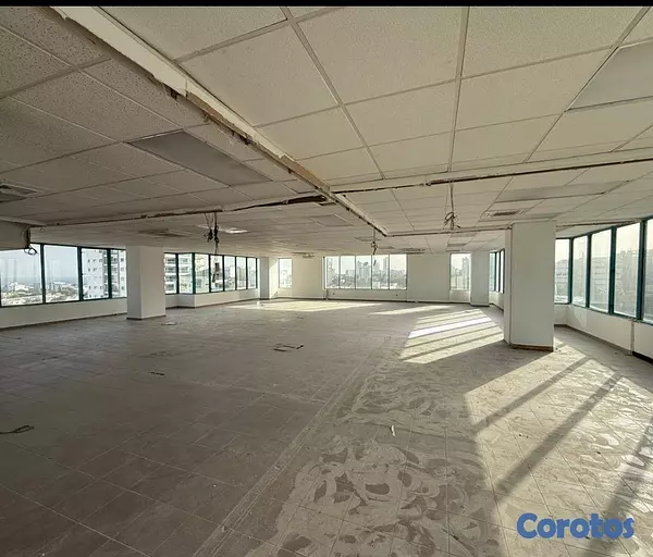 oficinas y locales comerciales - Alquiler de Oficina en Torre Empresarial en La Julia 4