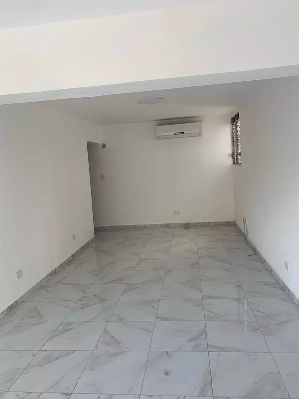oficinas y locales comerciales - Local céntrico en Piantini 3