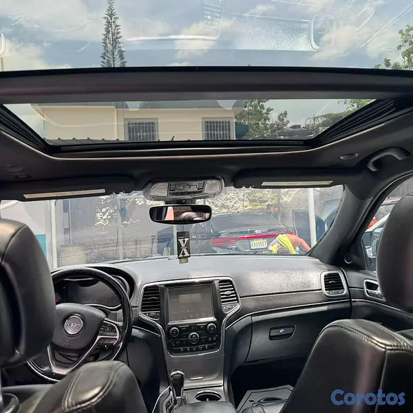 jeepetas y camionetas - Vendo Jeep Grand Cherokee 2018 Gris 4