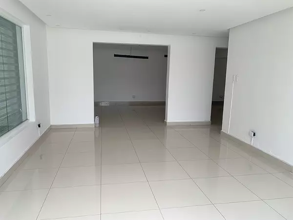 oficinas y locales comerciales - Local de 300 metros prados 6