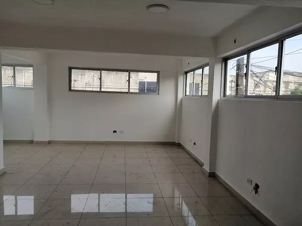 oficinas y locales comerciales - 🔵Alquilo Local 325 mts  para oficina o negocio 2do piso arroyo hondo viejo  3
