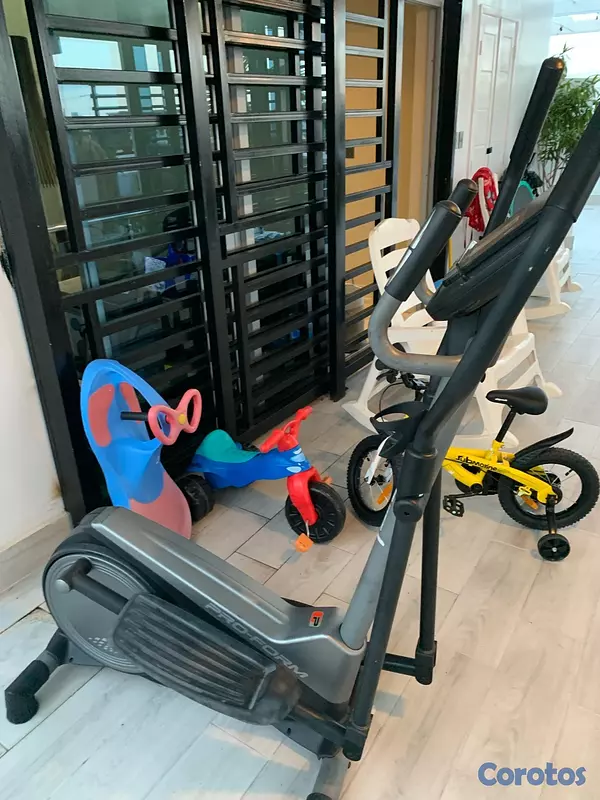 bicicletas y accesorios - Máquina Elíptica en Venta – Excelente Estado

Se vende elíptica moderna  2