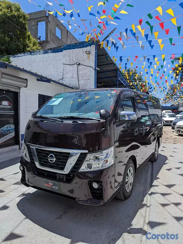 jeepetas y camionetas - NISSAN CARAVAN NV350 2