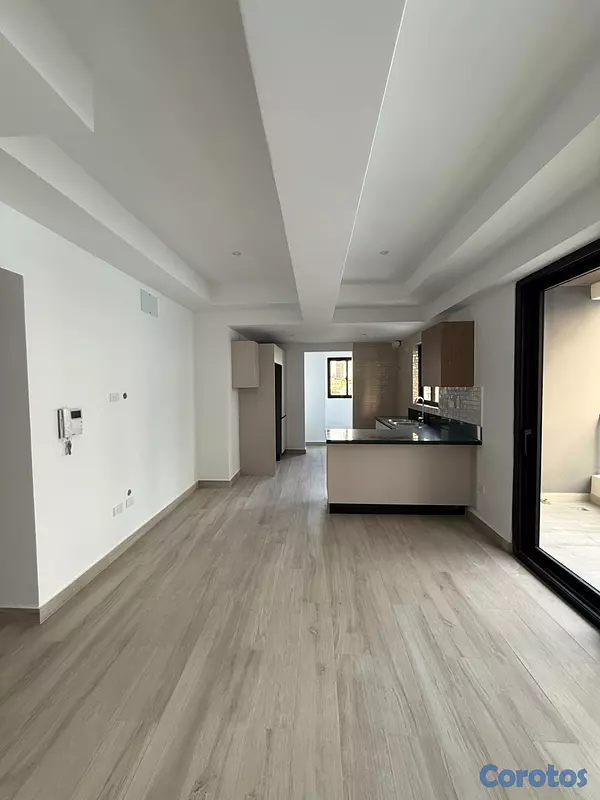 apartamentos - Urb. Real, Piso alto con Terraza, excelente iluminación y amenidades completas 2