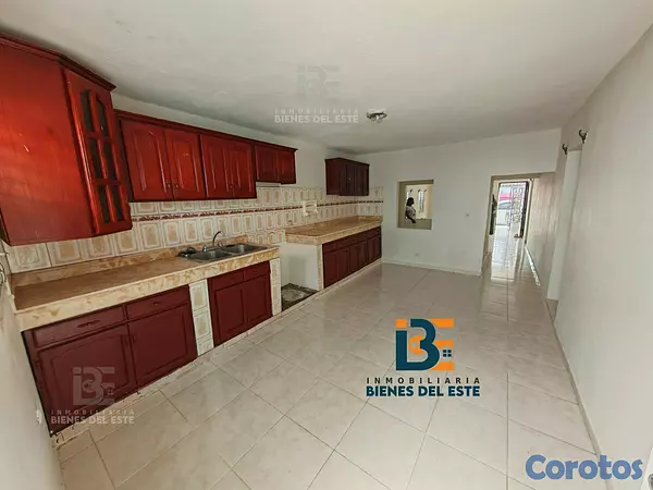 casas - Se Vende Casa de Tres Habitaciones en el Juan Pabl 4
