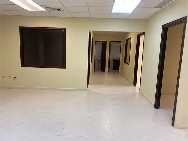 oficinas y locales comerciales - Local en evaristo céntrico en zona corporativa 7