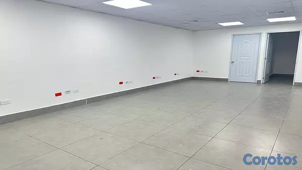 oficinas y locales comerciales - Amplios locales de Primer Piso en el DISTRITO NACIONAL, Los Restauradores. 2
