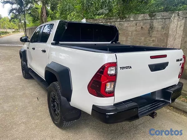 jeepetas y camionetas - Toyota hilux GR 2025 3
