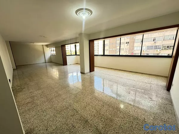 apartamentos - ALQUILO Amplio Apartamento Clásico con 205 m² en E 1