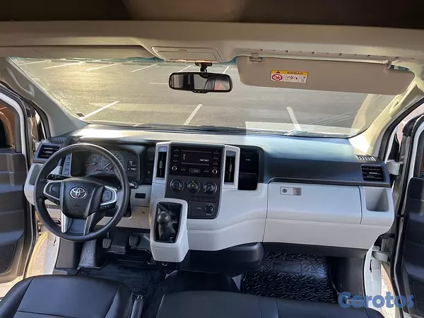 otros vehiculos - Toyota Hiace 2023- 15 Asientos  10