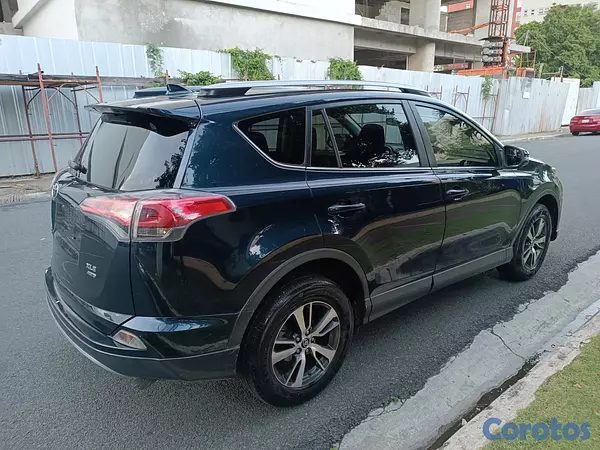 jeepetas y camionetas - Toyota Rav4 2017 XLE 4x4 3