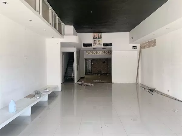 oficinas y locales comerciales - Locla céntrico y amplio  2