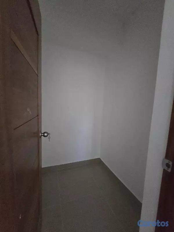 apartamentos - vendo nuevo independencia piso 4 tres habitaciones dos baños dos parqueos balcón 15