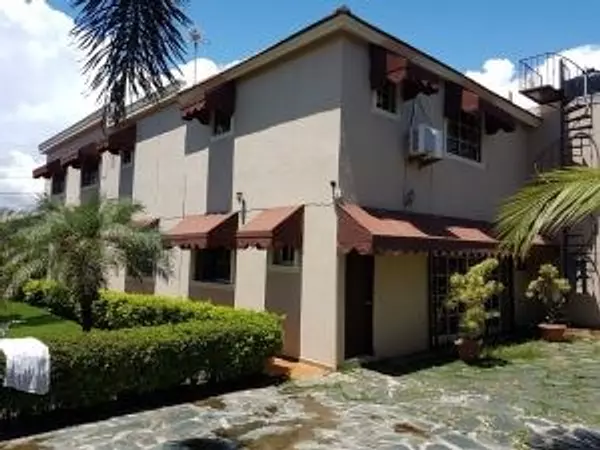 casas - Casa con 4 habitaciones y mucho patio 4