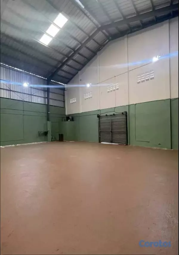 otros inmuebles - Vendo/ Alquilo Nave industrial en Urbanización Monumental 3
