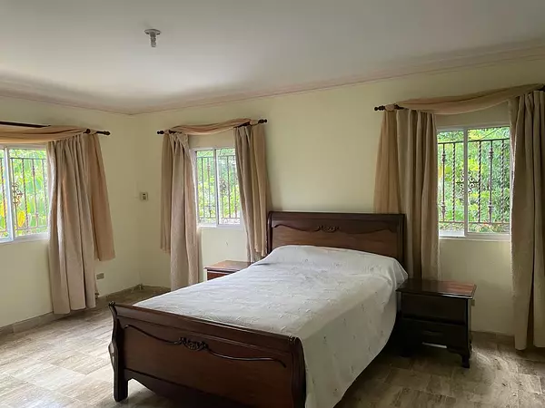 casas - Vendo casa en  Arroyo Hondo lll 5