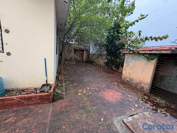 apartamentos - vendo casa jardines del Sur jardín patio tres habitaciones ideal para remodelar  12