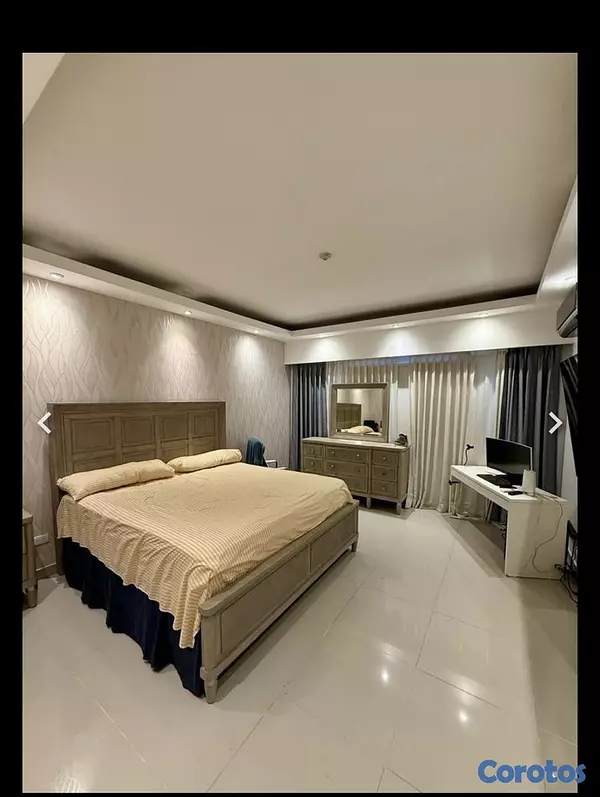 apartamentos - APARTAMENTO AMUEBLADO 
US$ 2,300 3 Habitaciones exclusivo sector de La Julia. 5