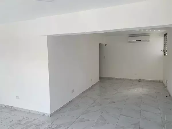 oficinas y locales comerciales - Local céntrico en Piantini 5