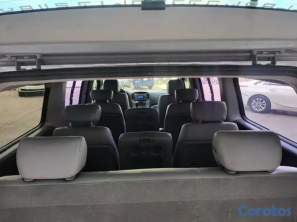 jeepetas y camionetas - HYUNDAI GRAND STAREX 2020 GRIS 13