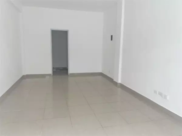 oficinas y locales comerciales - Local en  zona céntrica mirador  4