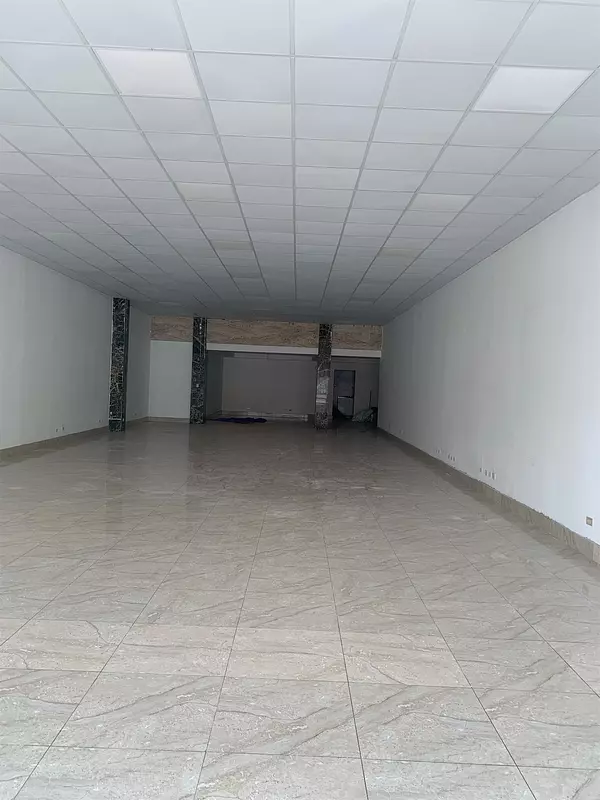 oficinas y locales comerciales - Local en naco con excelente visibilidad 3