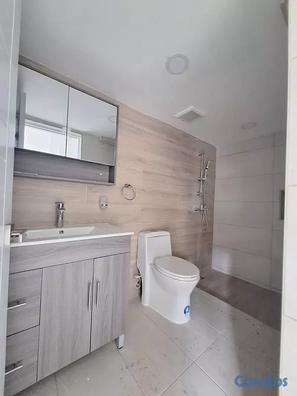 apartamentos - vendí Evaristo Morales piso 4 tres habitaciones con su baño no ascensor parqueo 12