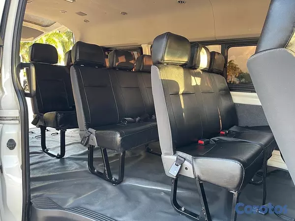 otros vehiculos - Toyota Hiace 2023- 15 Asientos  11