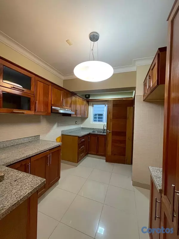 apartamentos - Vendo renacimiento tercer nivel tres habitaciones balcón dos baños dos parqueos  5