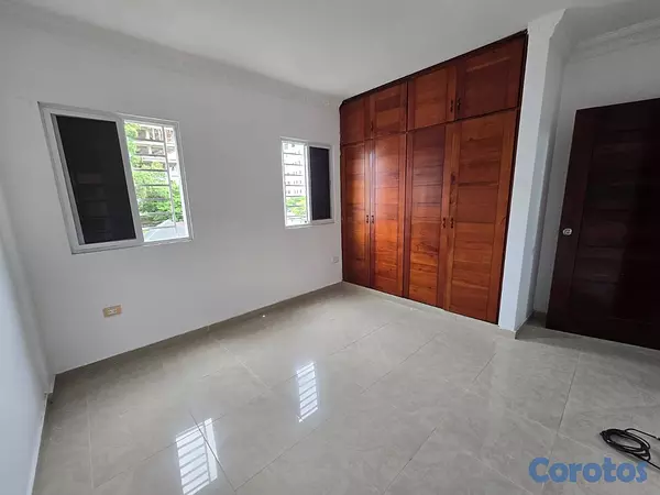 apartamentos - Oportunidad en Evaristo Morales de 3 habitaciones 2.5 baños  2 parqueo ascensor  8