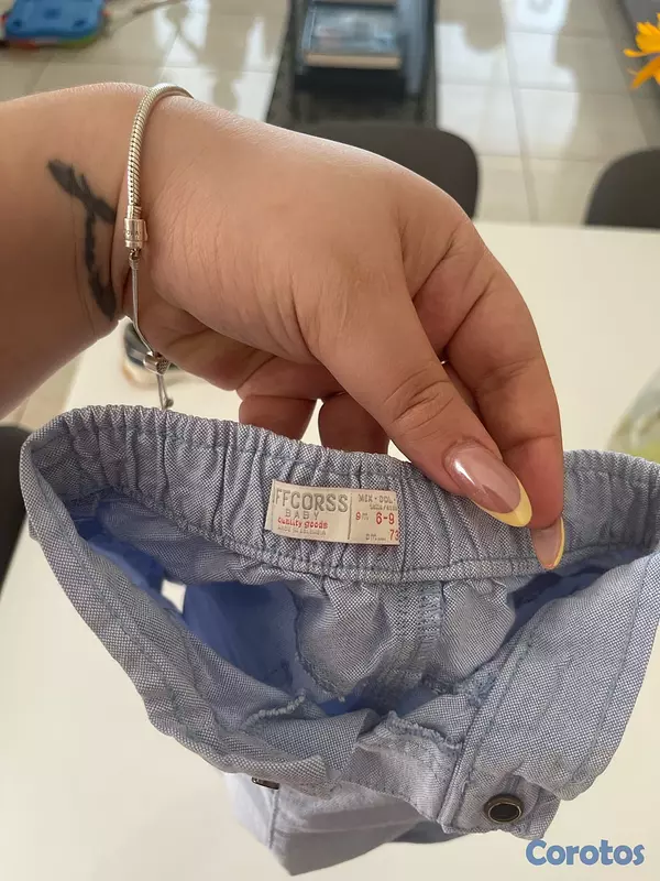 ropa y zapatos - vendo dos pares de zapatos y dos shorts de bebé  12
