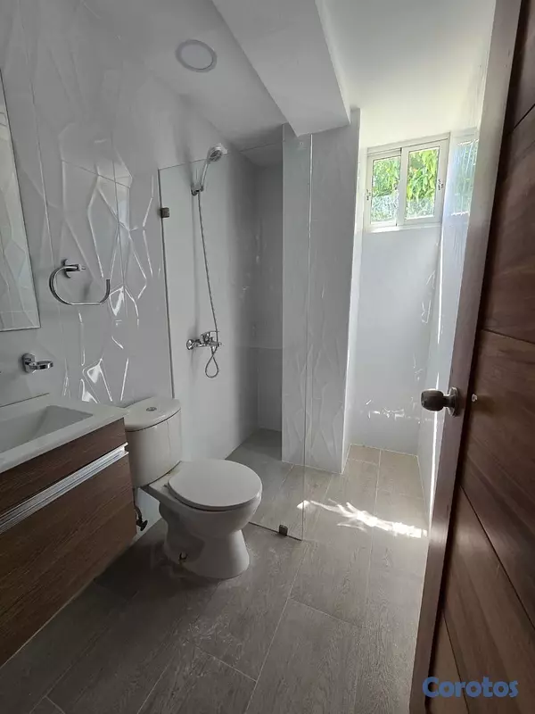 apartamentos - vendo nuevo independencia piso 4 tres habitaciones dos baños dos parqueos balcón 17