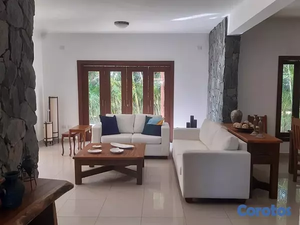 casas vacacionales y villas - Vendo villa de dos niveles 4 habitaciones en Metro Country Club  6