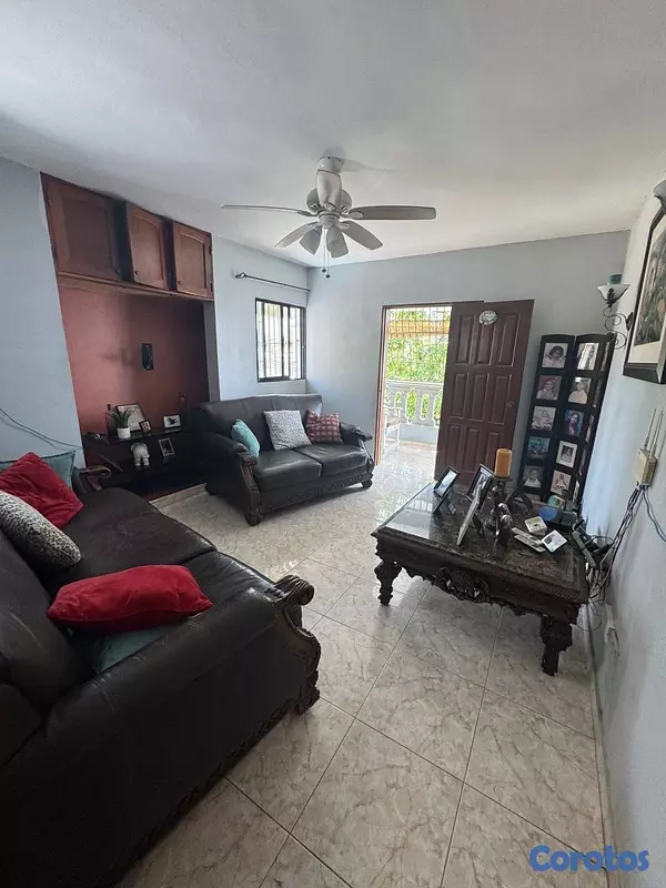 casas - venta de casa de dos niveles separados en vista hermosa Santo Domingo este  3