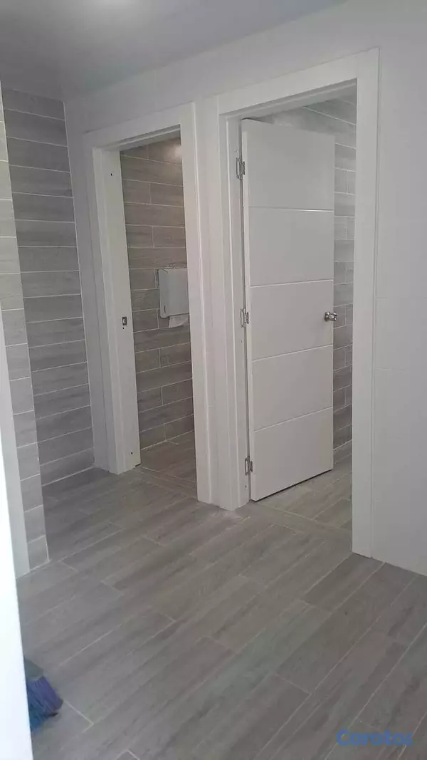 oficinas y locales comerciales - Local  comercial  2do piso 93 mts arroyo hondo vie 4