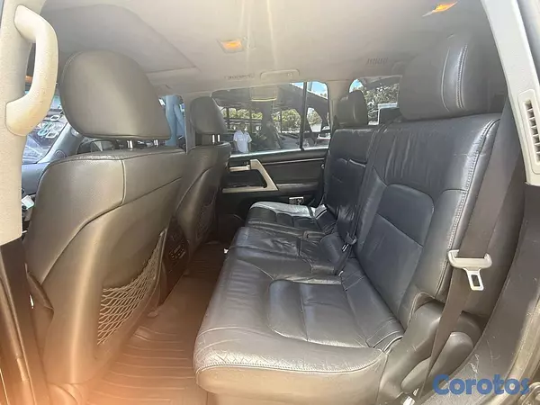 jeepetas y camionetas - Toyota land cruicer vxr 2011 10