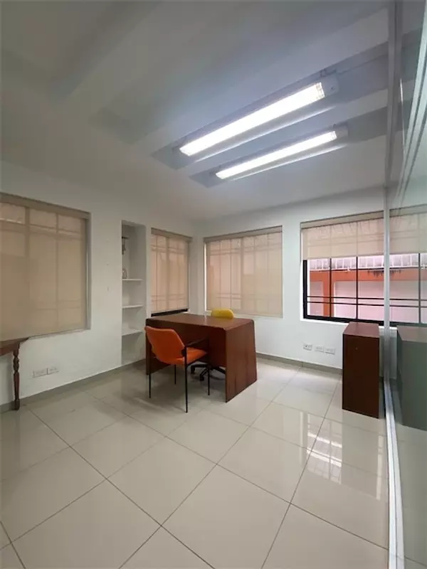 oficinas y locales comerciales - De oportunidad primer nivel Evaristo morales 7